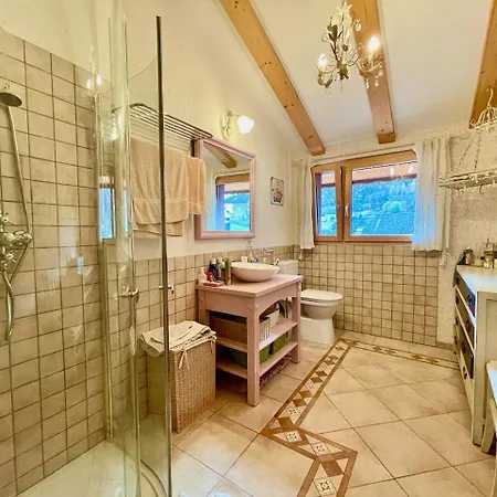 Doodle's Amazing -walensee - Flumserberg - Churfirsten - Heidiland - Pool - Sauna ゲストハウス